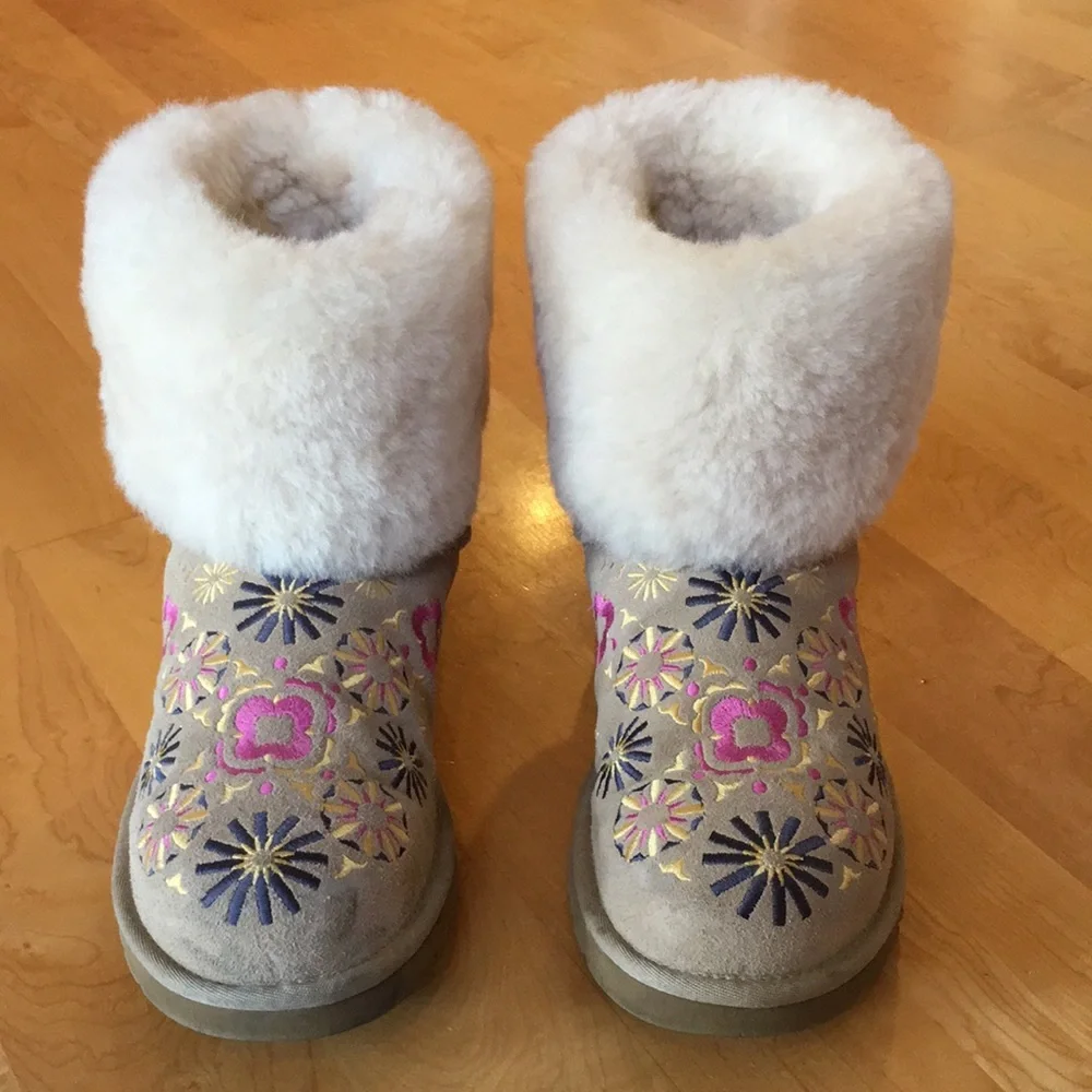 UGG | Floral Embroidered Sheep Shearling Cuff